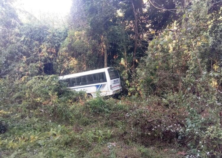 Bus veers off road near Rongjeng