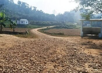 Incomplete blacktopping of Mawïong road irks residents