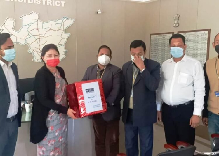 LIC donates masks, PPE for Covid fight