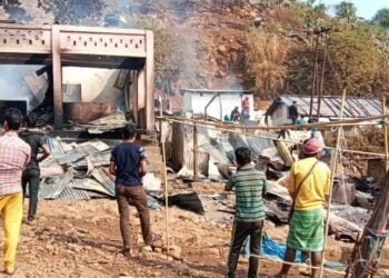 4 shops burnt in Bagli LCS