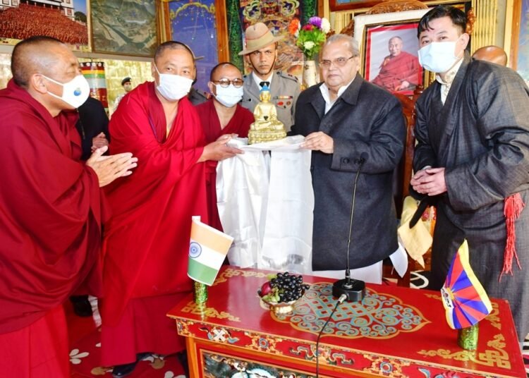 Guv lauds Tibetan refugees for humanitarian work during Covid