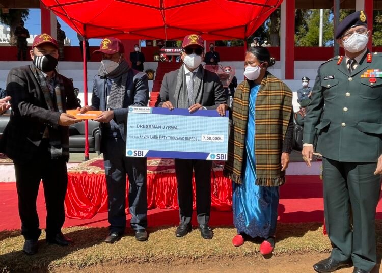 CM announces increase in cash awards for State’s PVC awardees