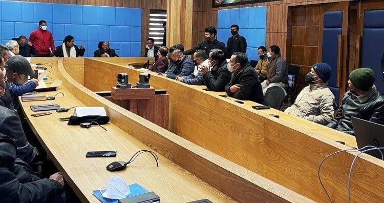 Pressure groups adopt wait and watch approach to border deal