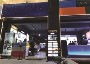 Sense of fear lingers among shopkeepers
