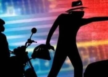 Armed men loot Rs 2.8 lakh from petrol pump