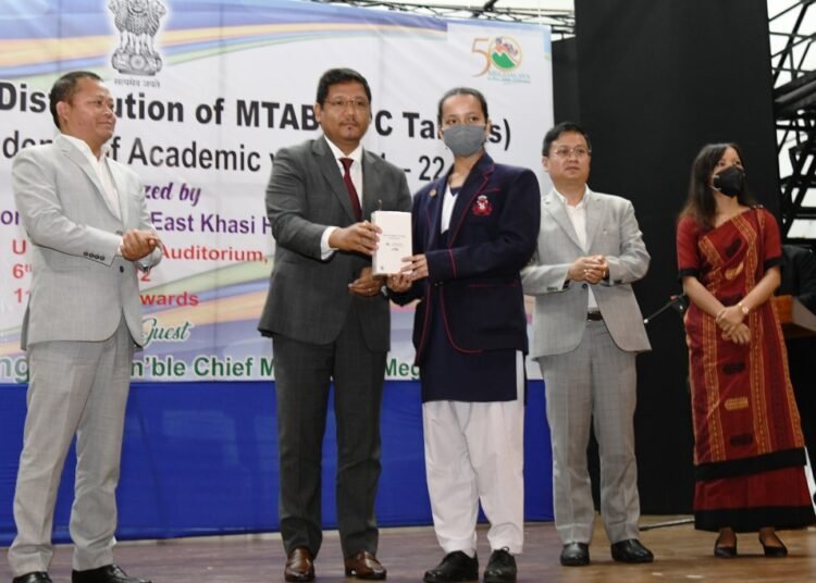 CM announces free tablets for students, SWAN for internet connectivity