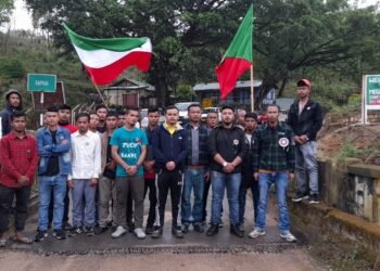 HITO raises signboards to protest border pact