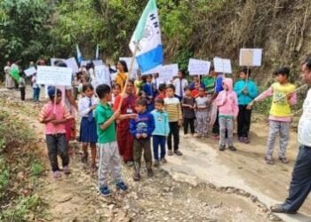 Residents rally over poor road condition