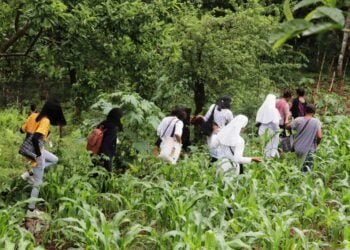 NESFAS facilitates 36 students on an exposure visit to Khweng