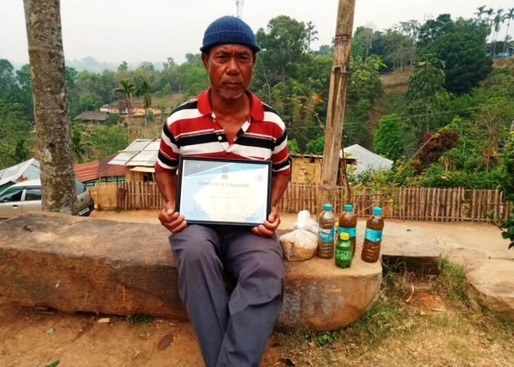 Septuagenarian farmer makes his own bio-pesticide, gets recognition