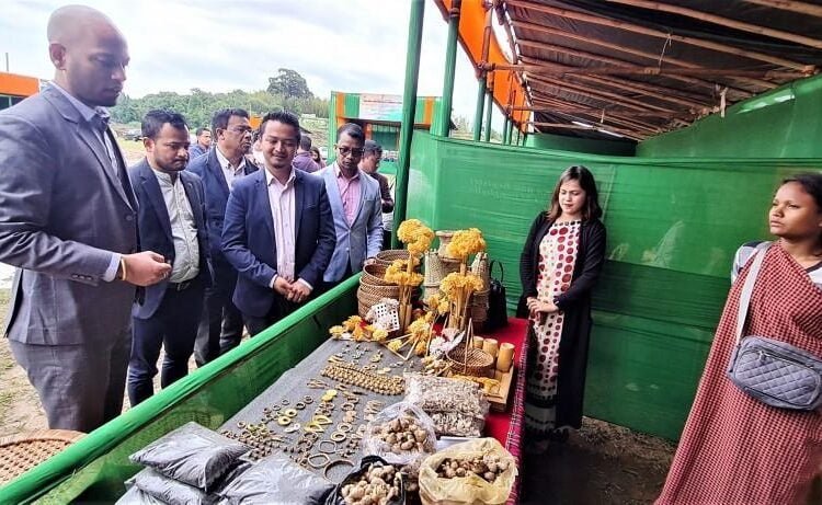 Eight loans sanctioned to SHGs in Wapungskur