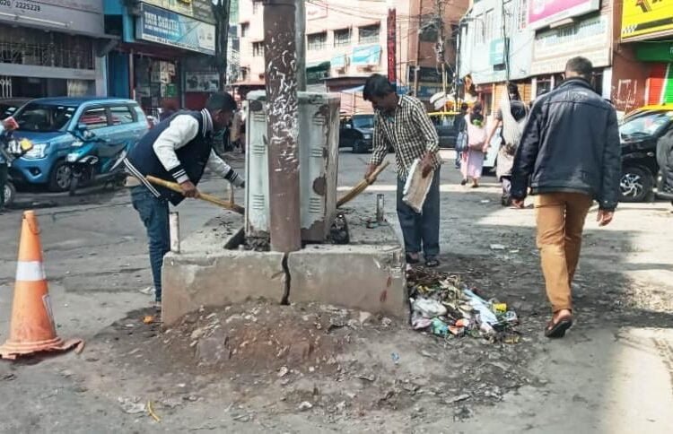 Vendors hold clean-up drive in city