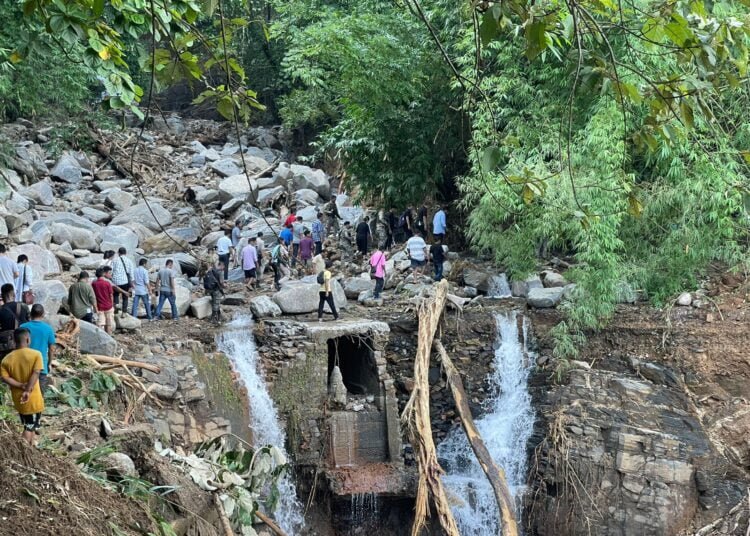 Conrad inspects SGH destruction by boat and on foot