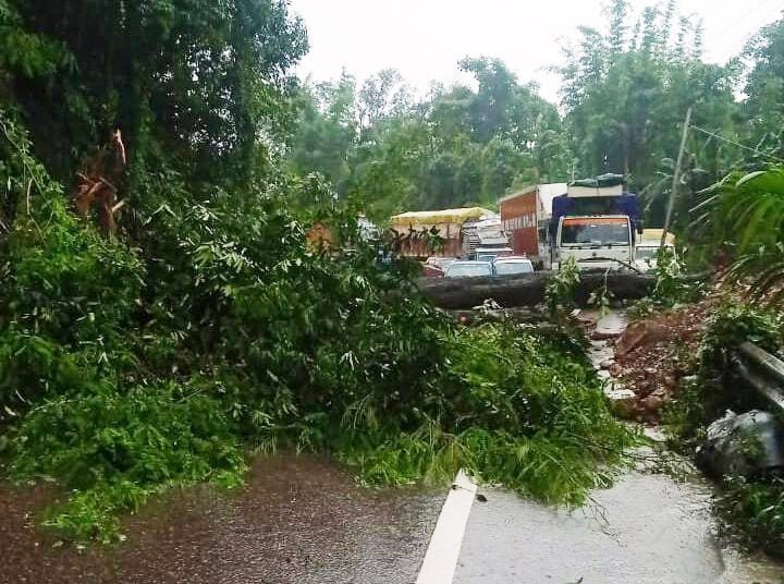 Landslides wreak havoc on NH 6, commuters stranded