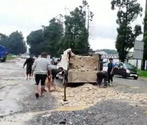 Youth Congress repairs deplorable road in Upper Shillong