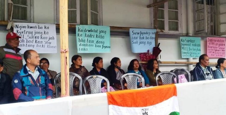 MCCL workers hold sit-in for regular pay