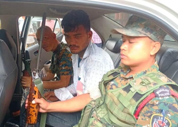 Mugger nabbed after victim fights back