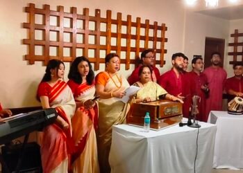 Geetali holds get together for patrons