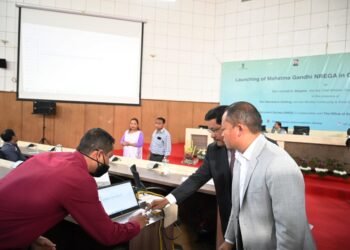 CM launches MGNREGS in census towns