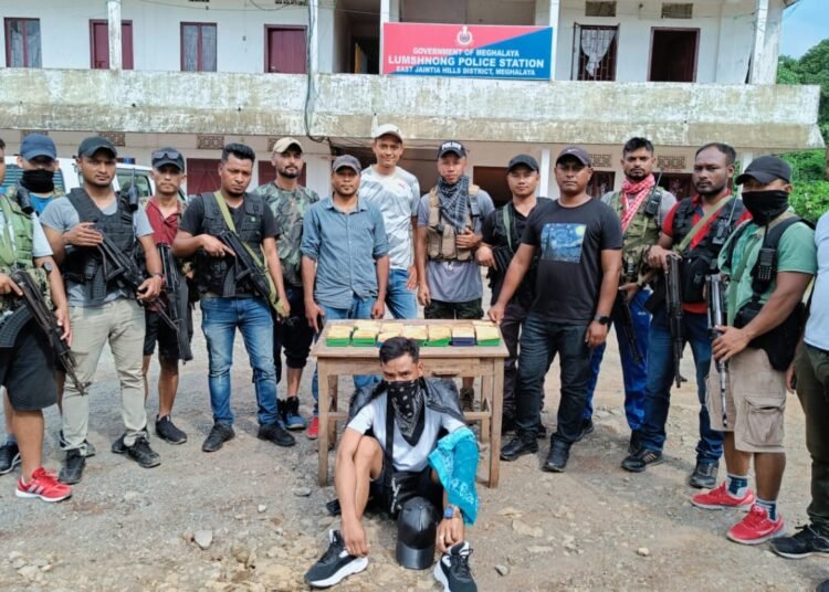 Constable arrested for helping drug peddler