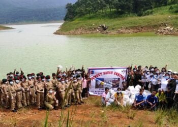 NCC cadets, Rotary Club members clean up banks of Umiam Lake