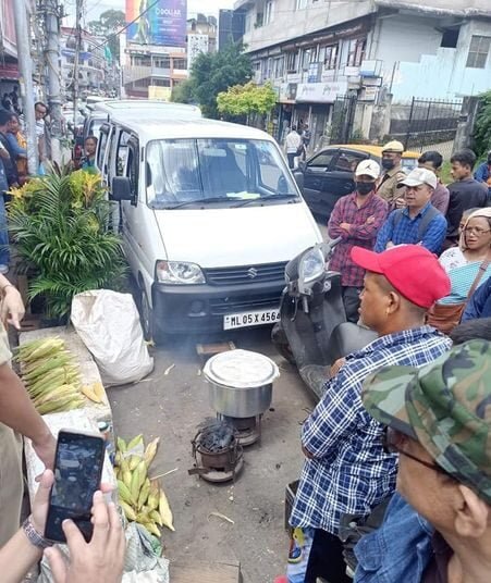 DC tasks committees to remove hawkers from city streets