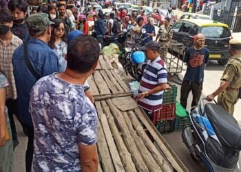 Unregulated street vending a pedestrian nightmare