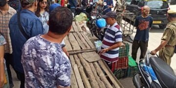Unregulated street vending a pedestrian nightmare