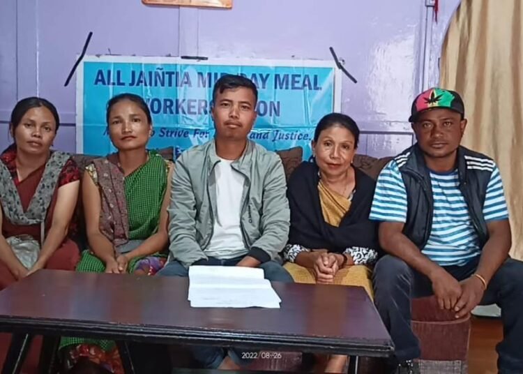 Cooks-cum-helpers to secure demand with protest