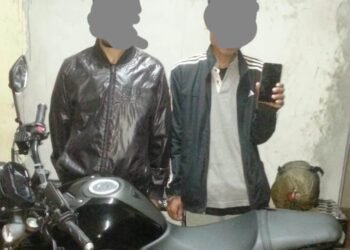 Two mobile snatchers arrested in city