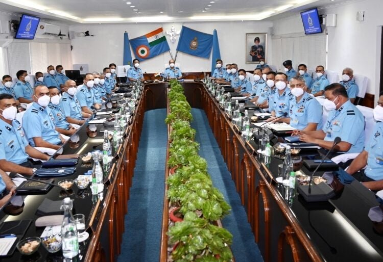 Air Chief Marshal attends EAC commanders conference