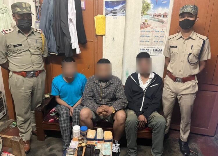 3 drug peddlers nabbed