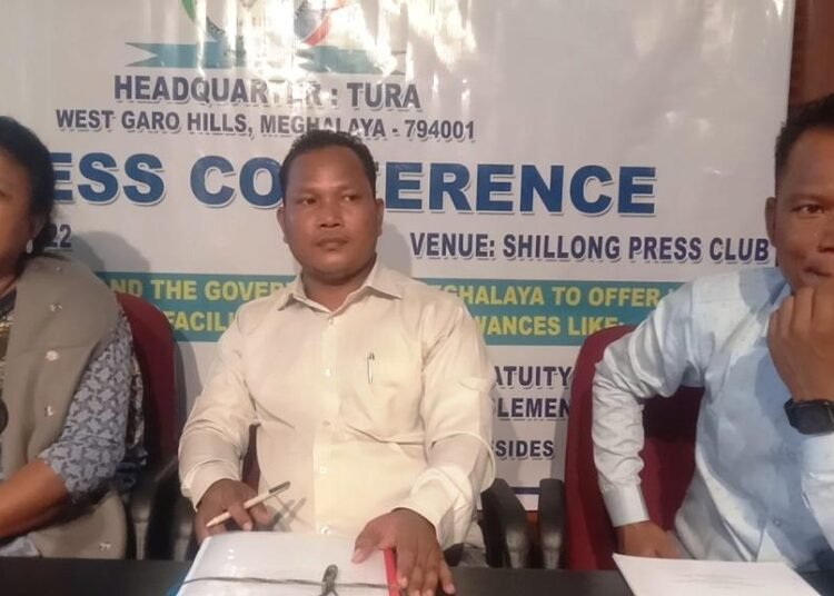 Deficit pattern teachers ask for redressal of grievances