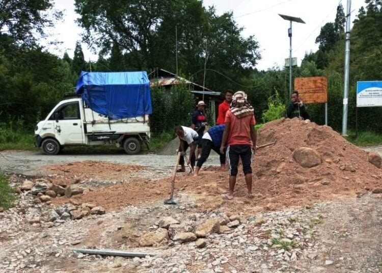 Youth repair village road after MLA disappoints
