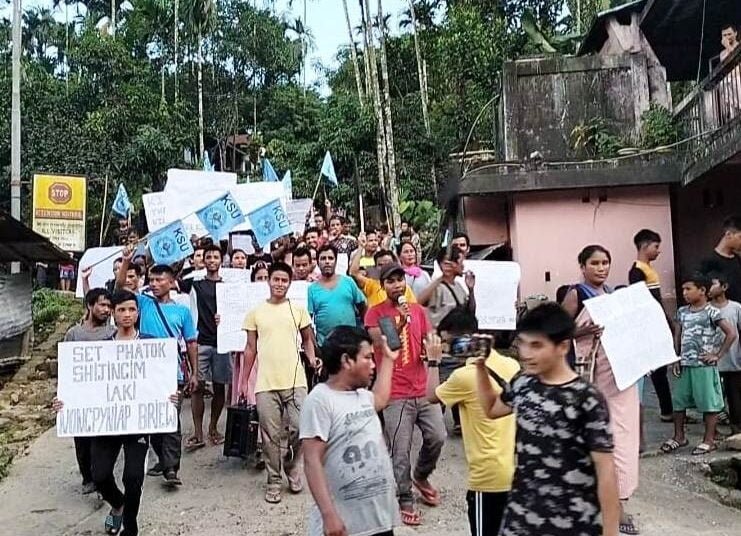 Mother joins protest against son for murder of taxi drivers