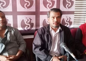 Taxi association backs RTI activist on sticker revelation
