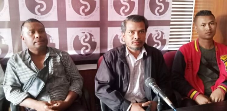 Taxi association backs RTI activist on sticker revelation