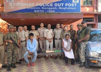 2 booked for smuggling heroin