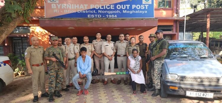 2 booked for smuggling heroin