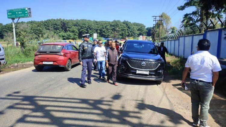 Pressure groups against move to evict hawkers along Air Force boundary wall