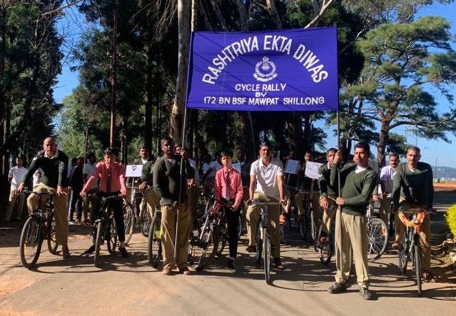 Guv greets people on National Unity Day