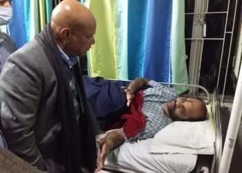 BJP leaders visit central excise inspector in hospital