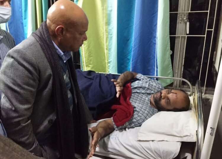 BJP leaders visit central excise inspector in hospital