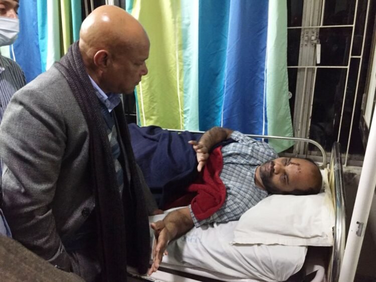 BJP leaders visit central excise inspector in hospital