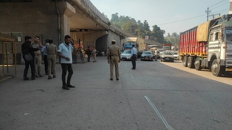 Tourists warned to stay away but border officially open