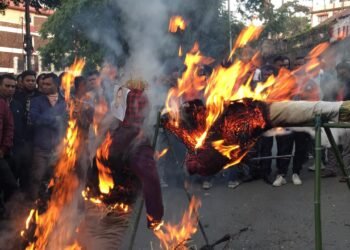 Effigies of Amit Shah, CMs burnt to protest Mukroh killing