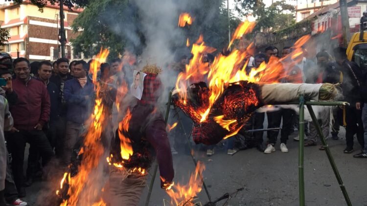 Effigies of Amit Shah, CMs burnt to protest Mukroh killing