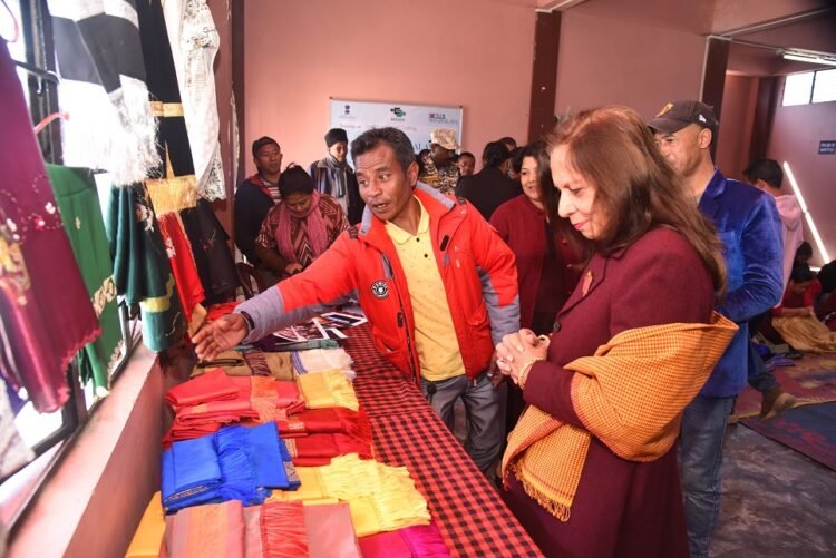 First Lady visits tassel crafting training at Nongkrem