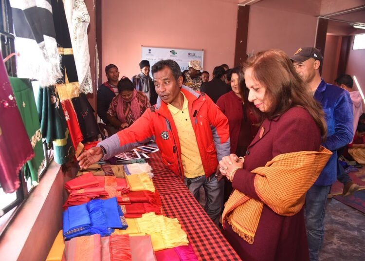First Lady visits tassel crafting training at Nongkrem