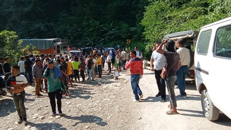 EJH residents, NGOs halt traffic to demand road repairs
